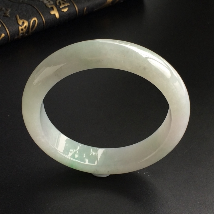 (超值推荐)糯冰种略飘翠手镯(56.3mm)