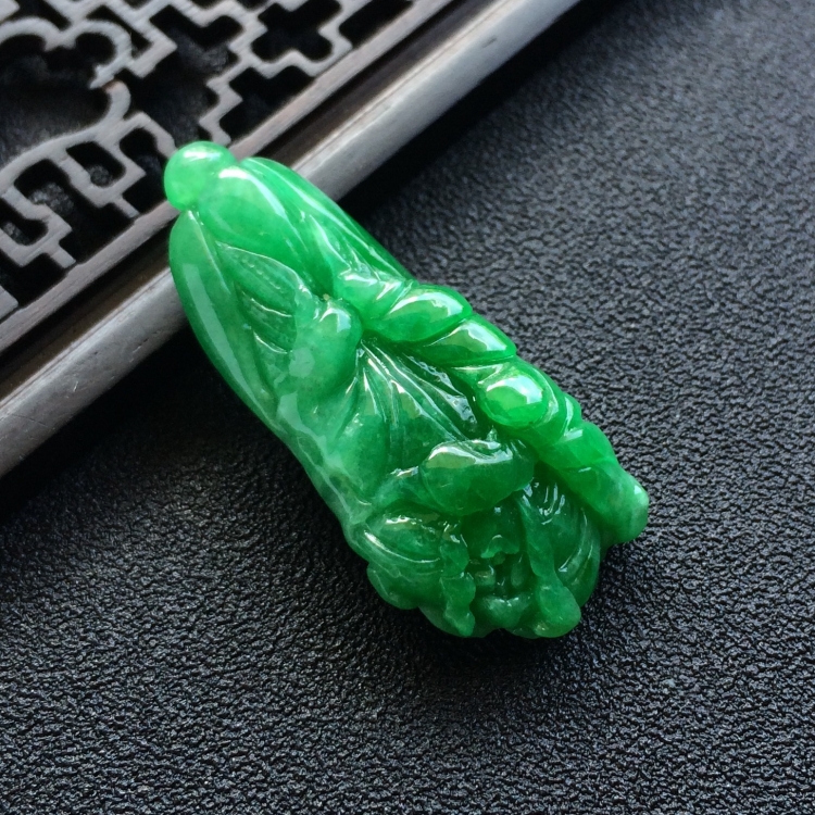 （超值推荐）糯冰种阳绿白菜挂件