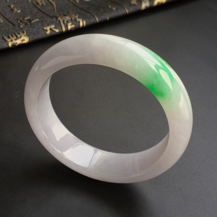 (超值推荐)糯冰种淡春带彩手镯(56.5mm)