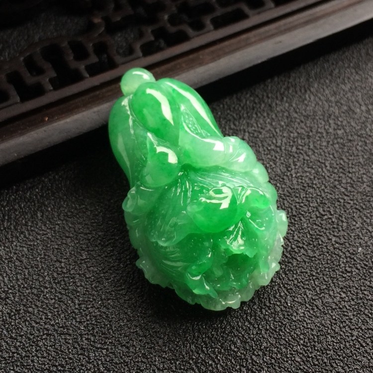 （超值推荐）糯冰种翠色白菜挂件