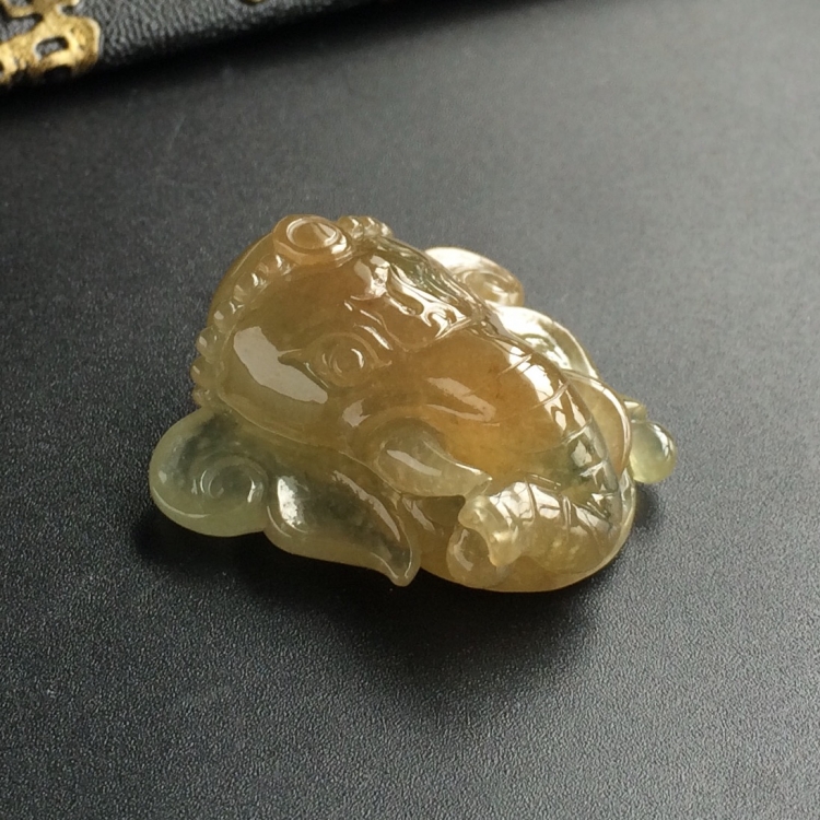 (超值推荐)糯冰种褐黄翡略飘花太平有象挂件