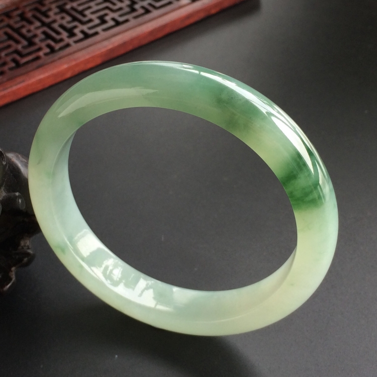 (超值推荐)糯冰种飘花手镯(56.5mm)