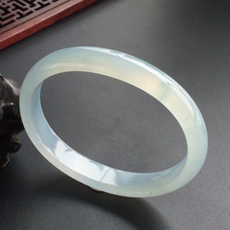 (超值推荐)冰种略飘花贵妃镯(58.2mm-49mm)