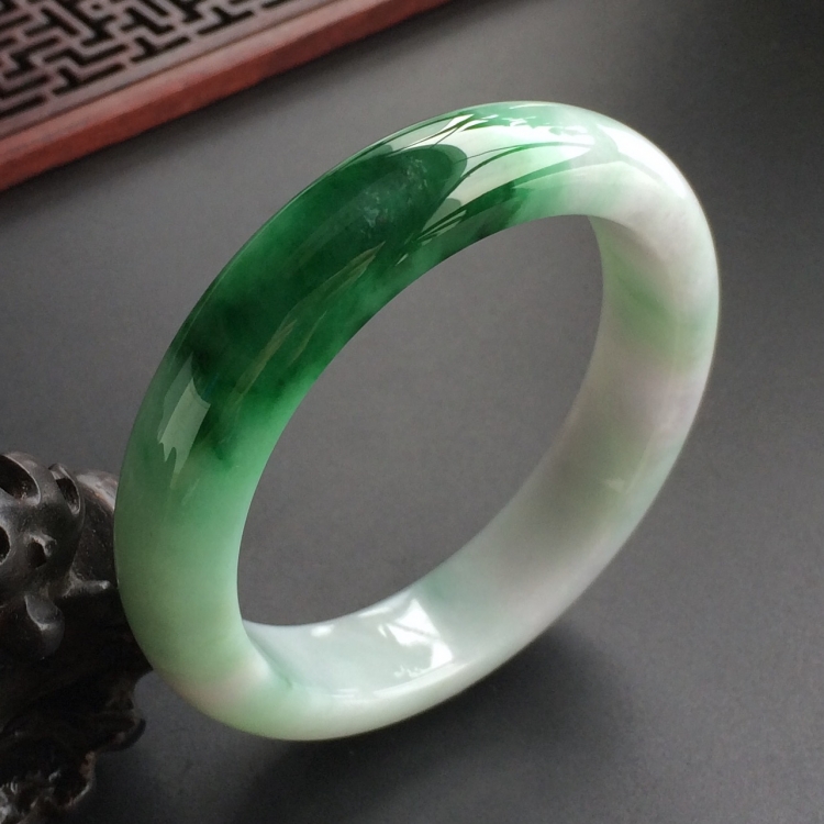 (超值推荐)糯冰种飘翠手镯(55.3mm)