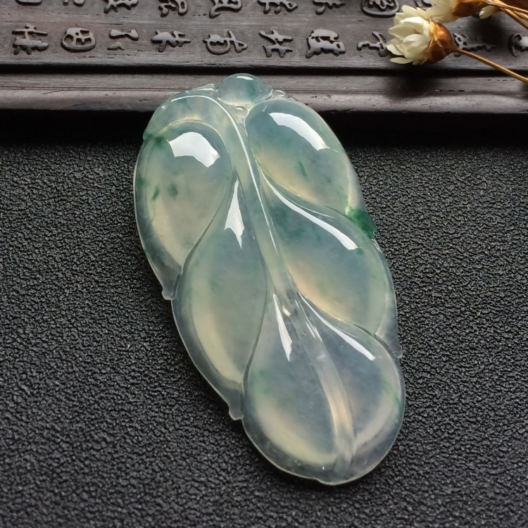 （超值推荐）冰种飘花玉叶挂件