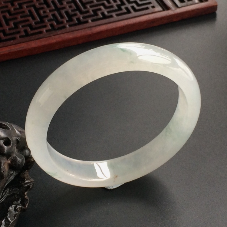 (超值推荐)冰种略飘花手镯(56.3mm)