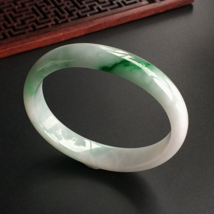 (超值推荐)糯冰种飘翠贵妃镯(58mm-50.2mm)