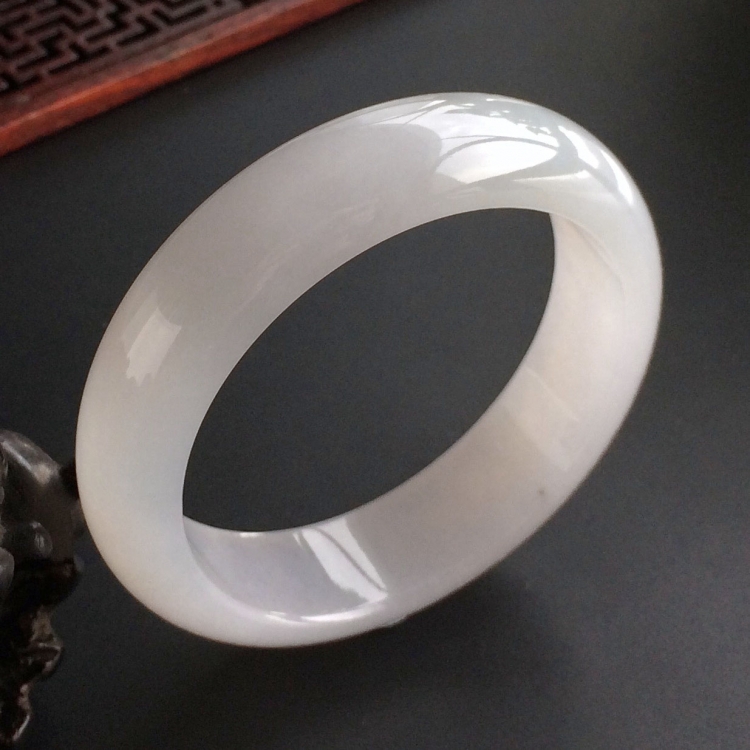 (超值推荐)糯冰种淡晴水手镯(56.6mm)