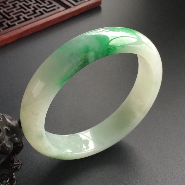 (超值推荐)糯冰种飘翠手镯(58.8mm)