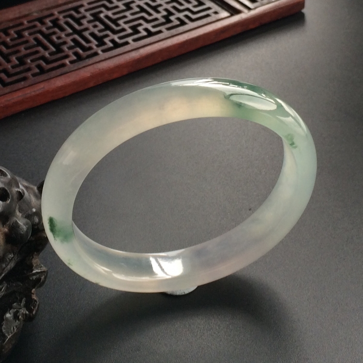 (超值推荐)冰种飘花贵妃镯(56.2mm-47.8mm)