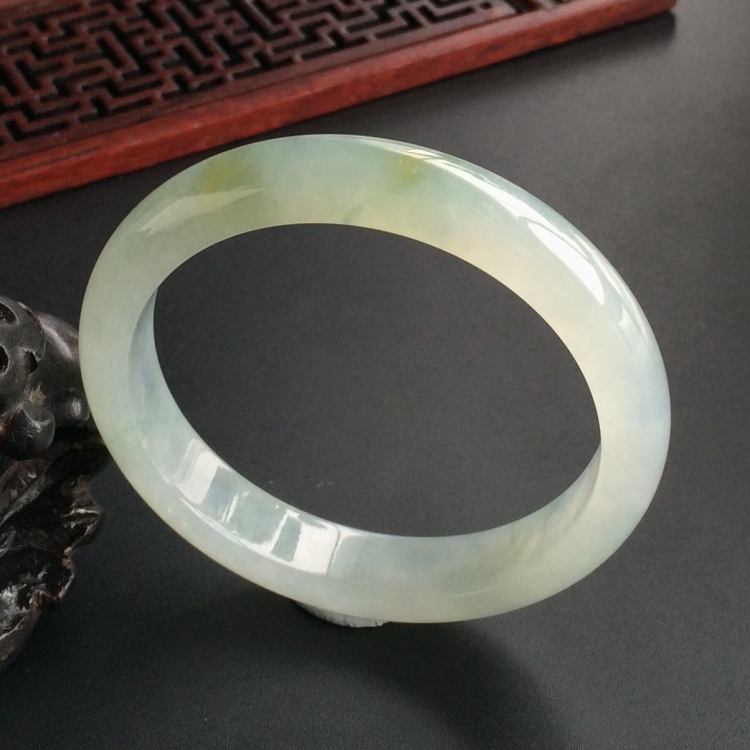 (超值推荐)冰种晴水略带黄翡手镯(54.7mm)