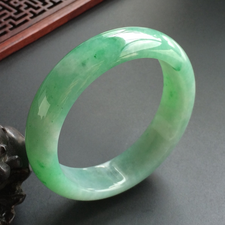 (超值推荐)糯冰种晴水飘翠手镯(54mm)
