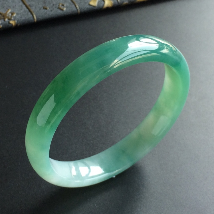 (超值推荐)糯冰种晴水手镯(56.4mm)