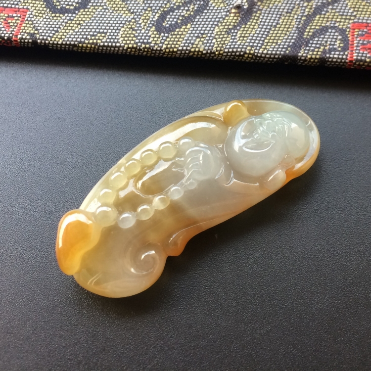 (超值推荐)糯冰种褐黄翡纳福挂件