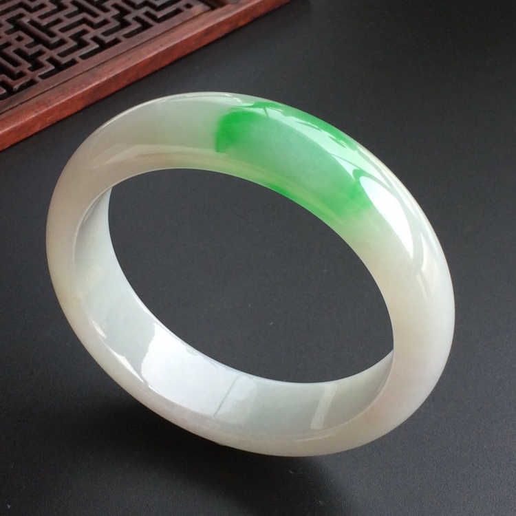 (超值推荐)糯冰种飘翠手镯(56.7mm)