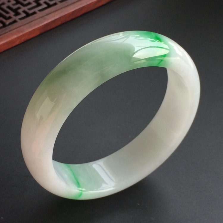 (超值推荐)糯冰种飘翠手镯(54.6mm)