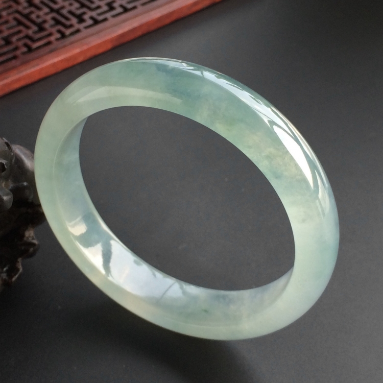 (超值推荐)冰种略飘花手镯(58.5mm)
