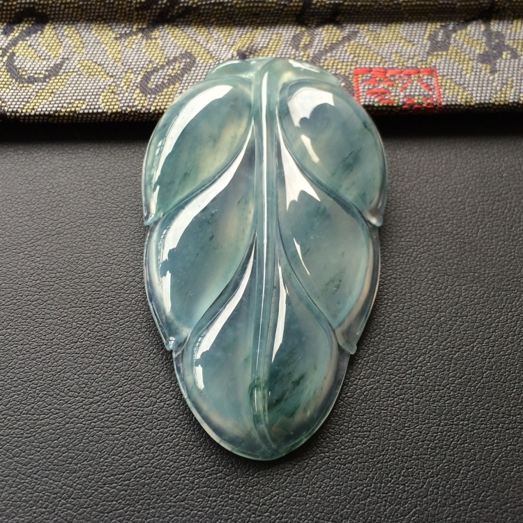 (超值推荐)冰种飘花玉叶挂件