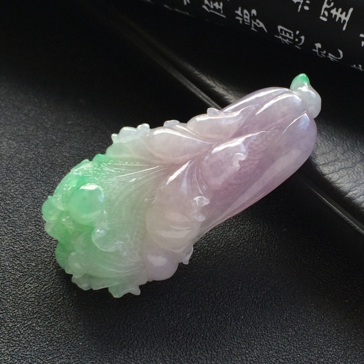 （超值推荐）糯冰种淡春带彩白菜挂件
