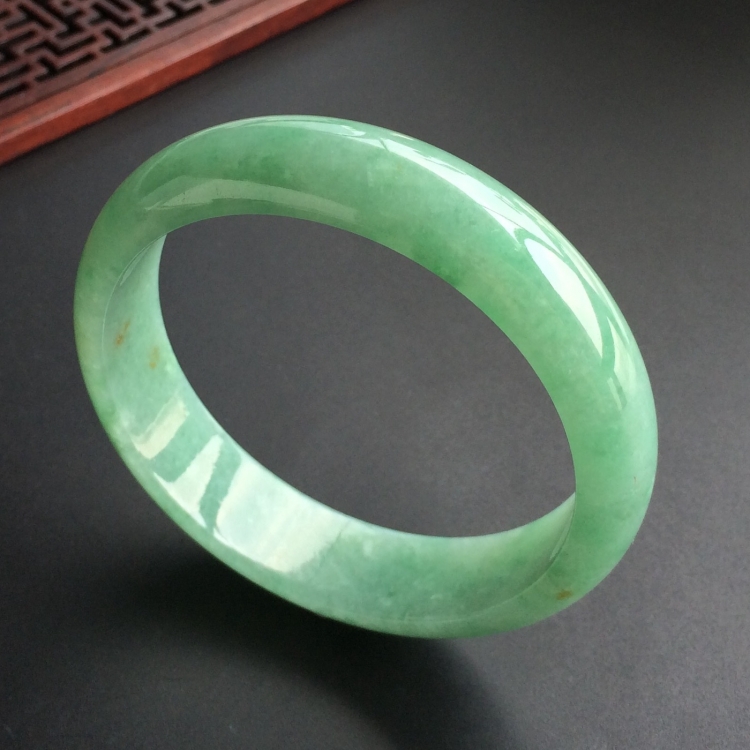 (超值推荐)糯冰种晴水略飘黄花手镯(58.2mm)