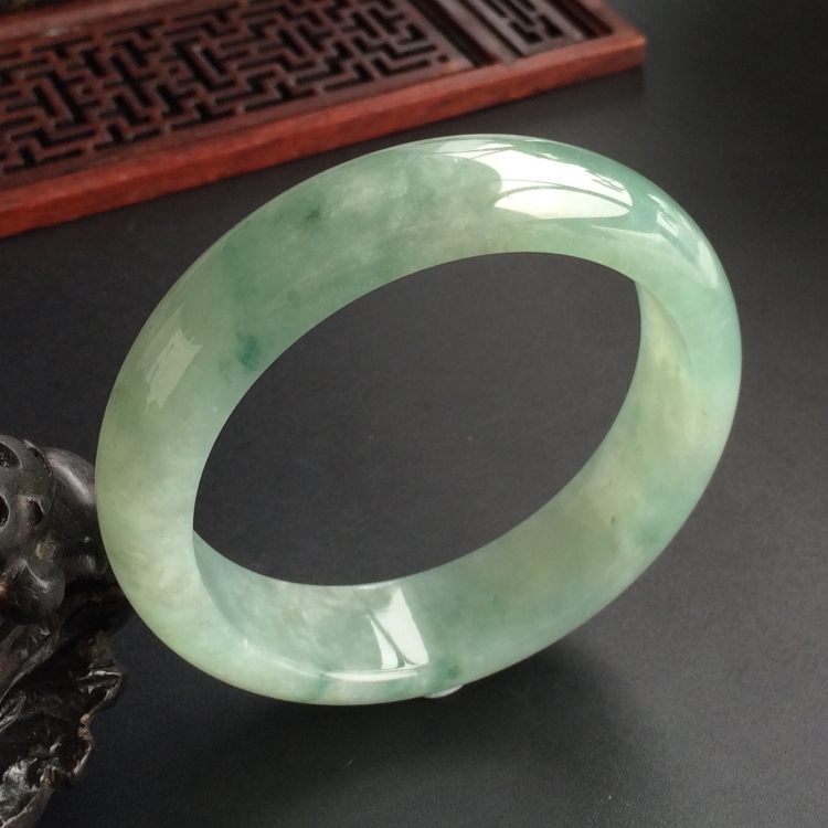 (超值推荐)糯冰种飘花手镯(55.6mm)