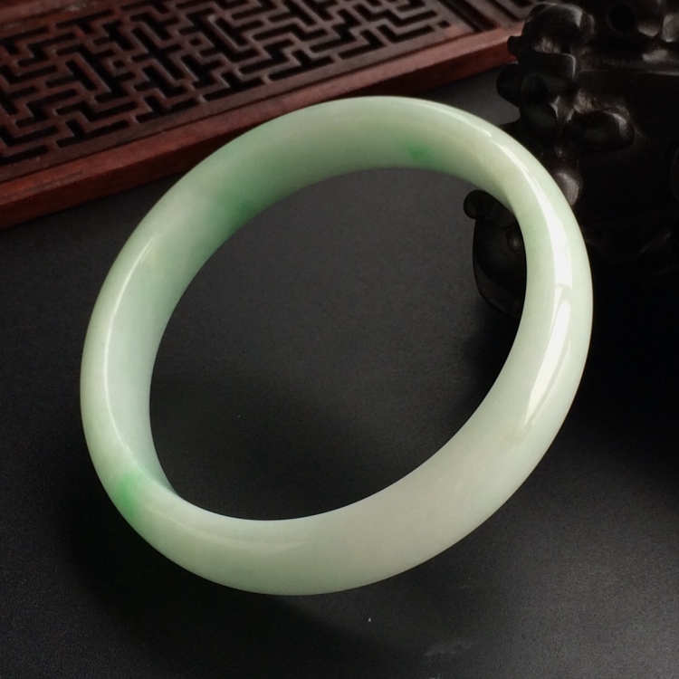 (超值推荐)糯冰种飘绿花手镯(59mm)