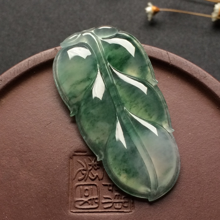 （超值推荐）冰种飘花玉叶挂件