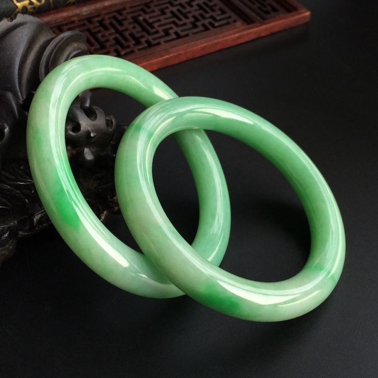 (超值推荐)糯冰种晴水飘翠圆条手镯(一对)(58.3mm)