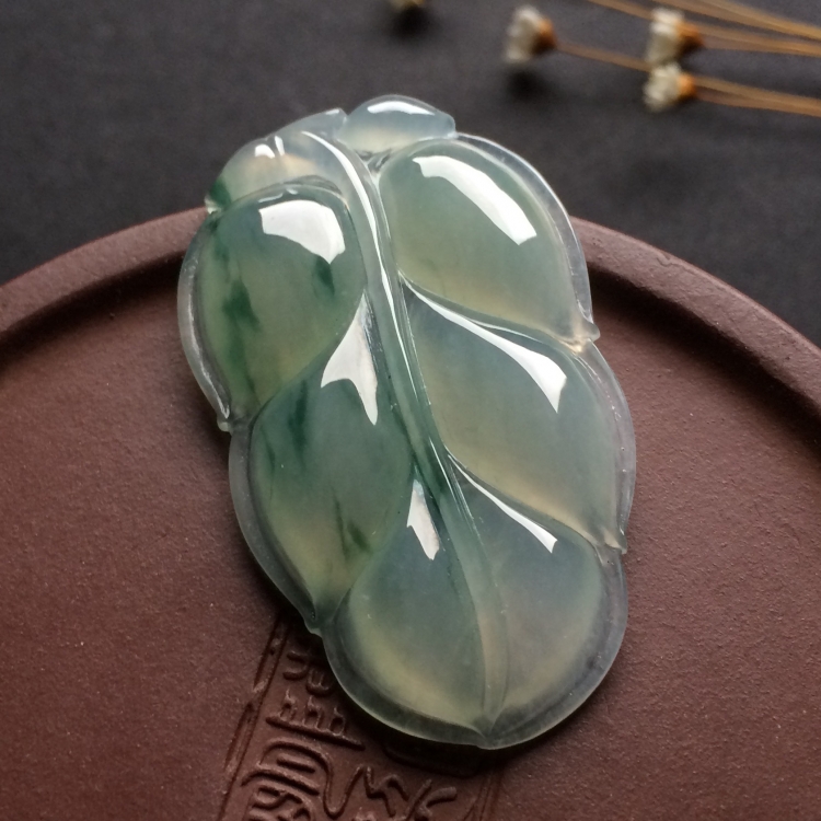 （超值推荐）冰种飘花玉叶挂件