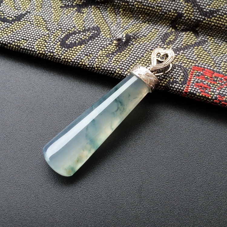 (超值推荐)冰种飘花镶白金钻石平安牌胸坠