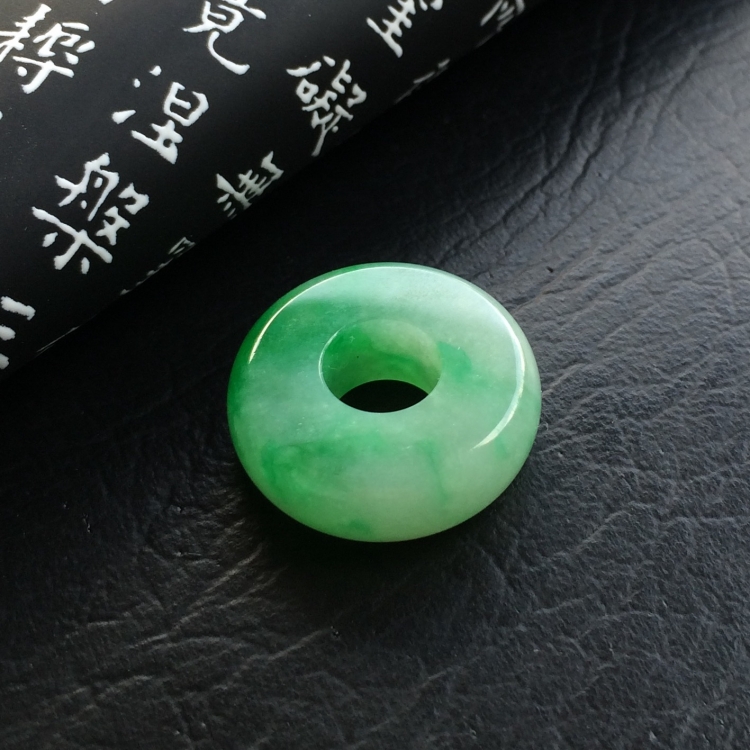 （超值推荐）糯冰种飘翠平安环挂件