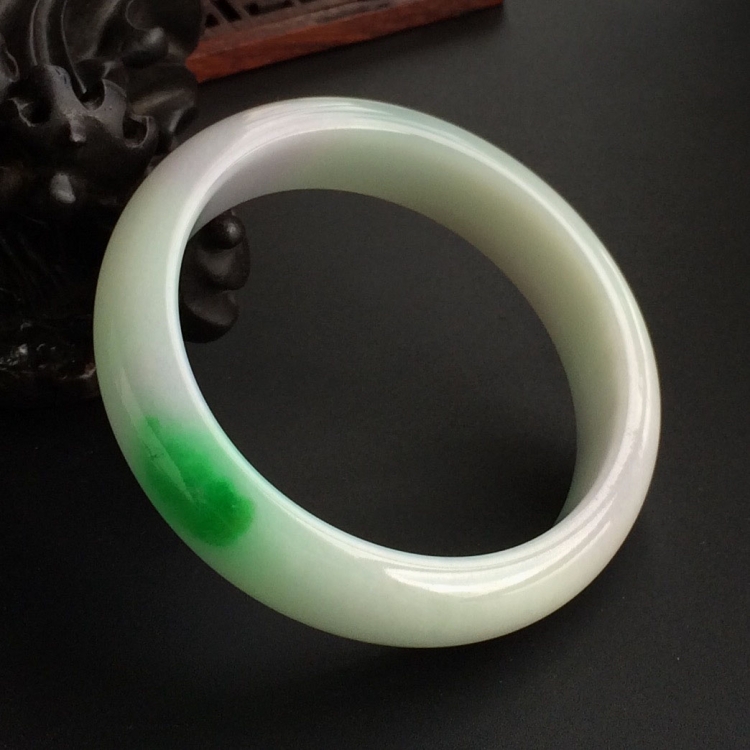(超值推荐)糯冰种春带彩手镯(57mm)