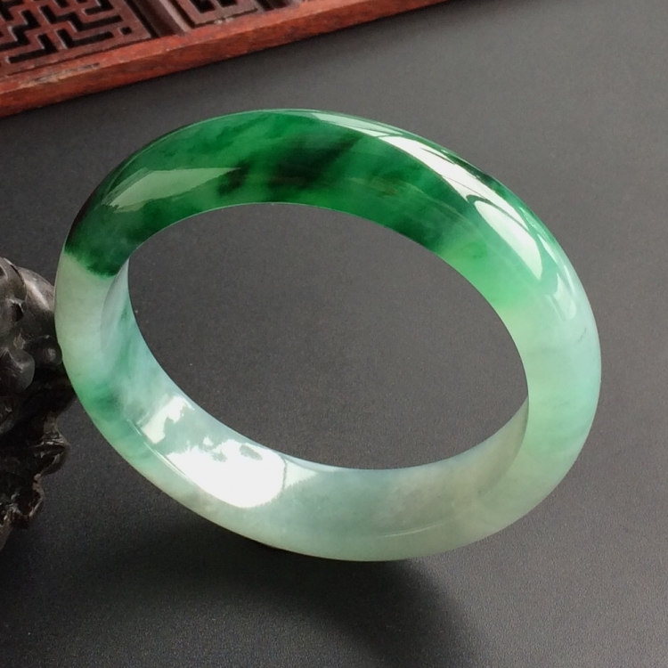 (超值推荐)糯冰种飘翠手镯(55.6mm)
