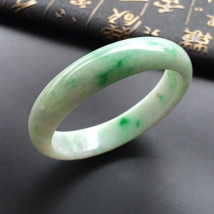 (超值推荐)糯冰种飘翠手镯(56.2mm)
