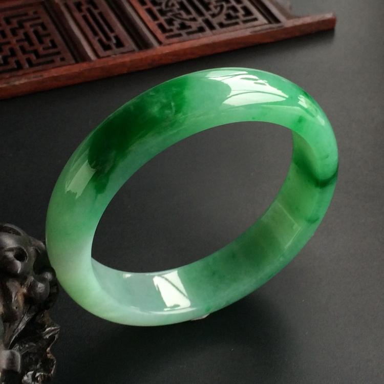 (超值推荐)糯冰种飘翠手镯(57.5mm)