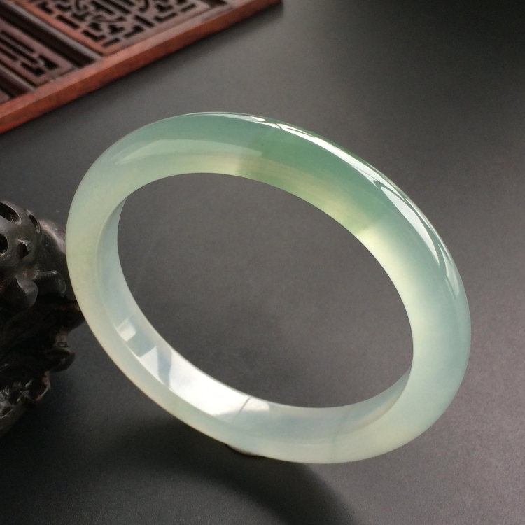 (超值推荐)冰种晴水略飘花手镯(55.6mm)