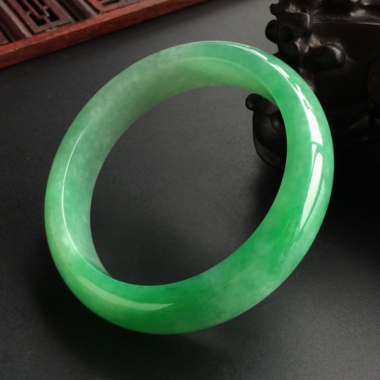 (超值推荐)糯冰种翠色手镯(54.8mm)