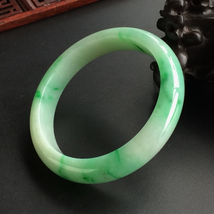 (超值推荐)糯冰种飘翠手镯(57mm)