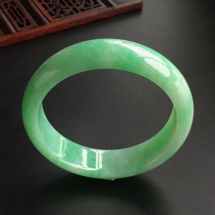 (超值推荐)糯冰种飘翠手镯(56.4mm)