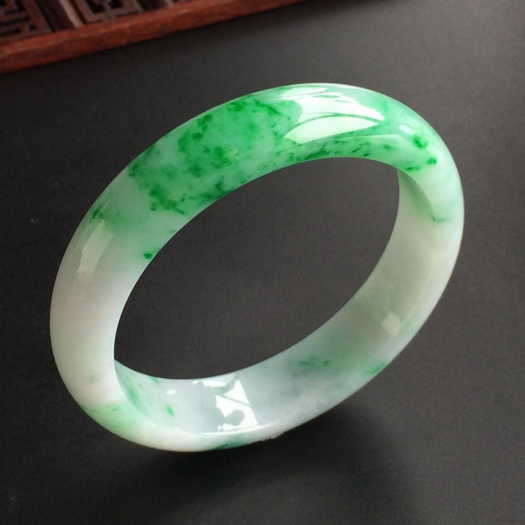 (超值推荐)糯冰种飘翠手镯(53.8mm)
