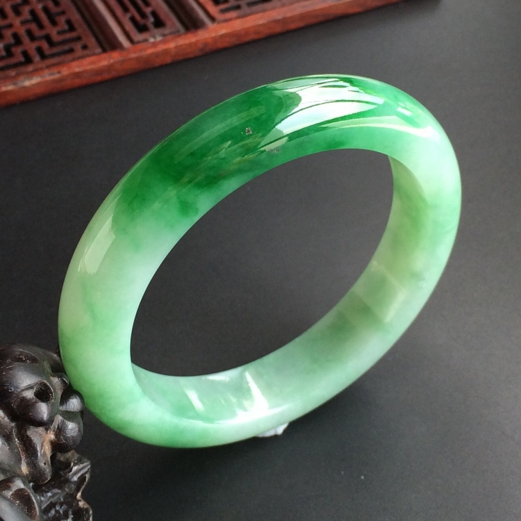 (超值推荐)糯冰种飘翠手镯(58mm)
