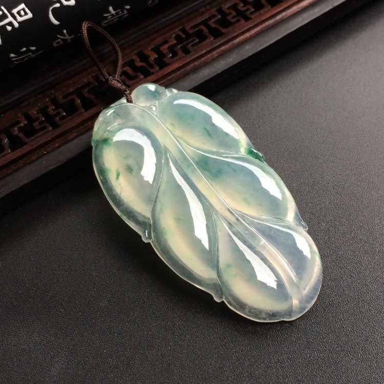 （超值推荐）冰种飘花玉叶挂件