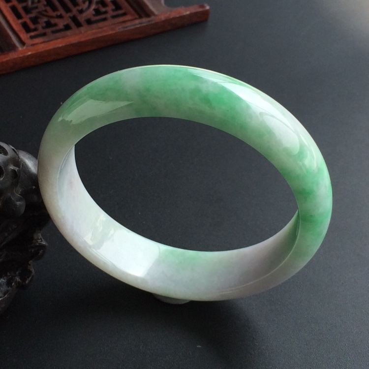 (超值推荐)糯冰种飘翠手镯(57mm)