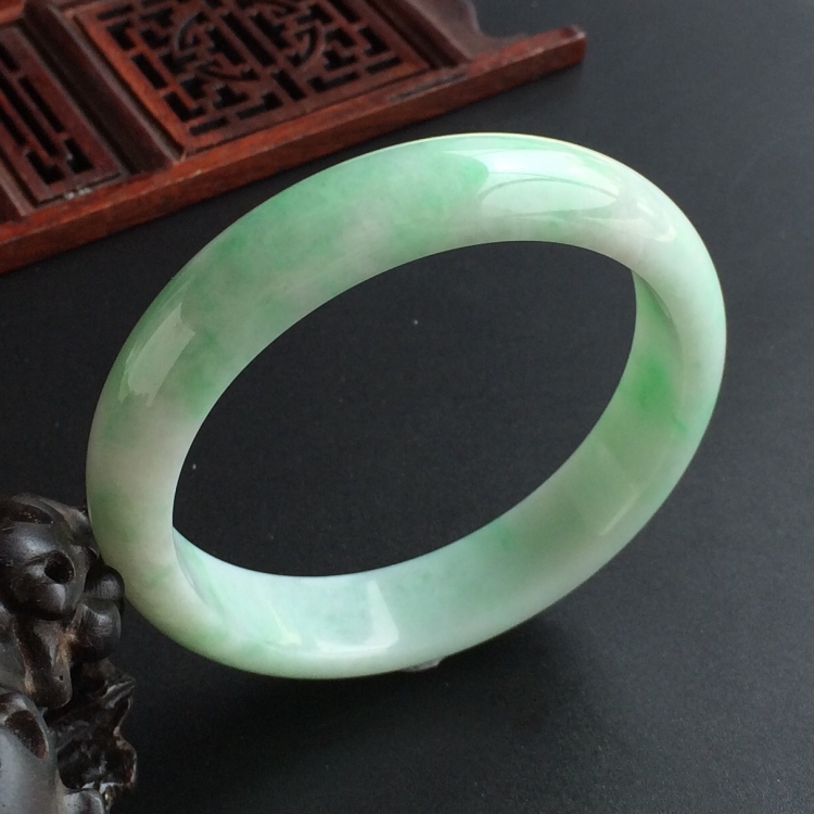 (超值推荐)糯冰种飘翠手镯(58.2mm)
