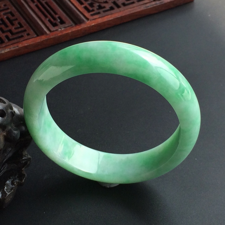 (超值推荐)糯冰种飘翠手镯(55.5mm)