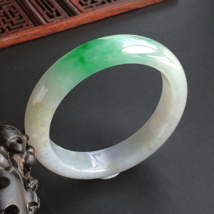 (超值推荐)糯冰种淡三彩手镯(54mm)
