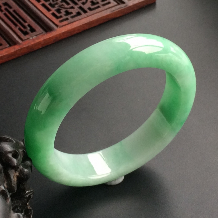 (超值推荐)糯冰种飘翠手镯(57.2mm)
