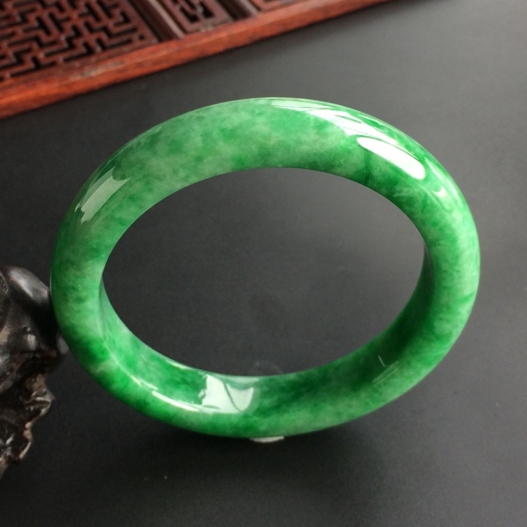 (超值推荐)糯冰种深绿手镯(56mm)