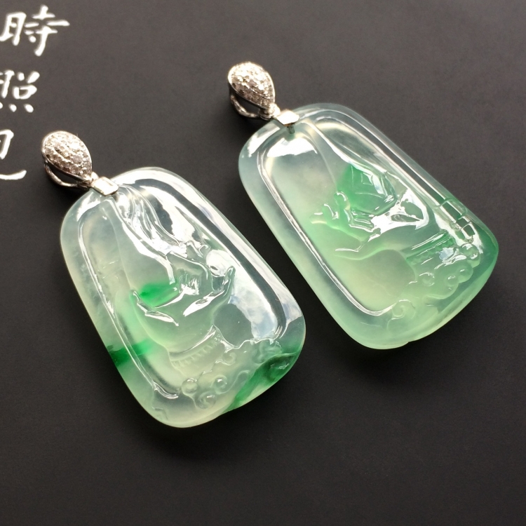 （超值推荐）冰种飘翠掌上宝挂件（一对）（金扣）