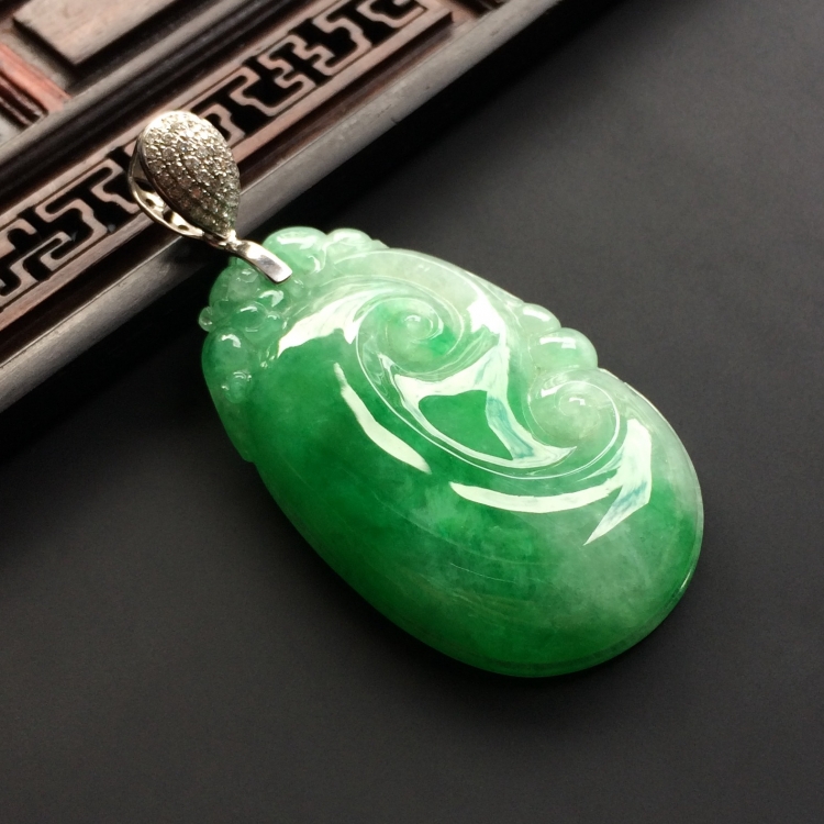 （超值推荐）糯冰种翠色如意挂件（金扣）